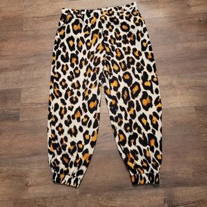 Leopard 🐆 print pants